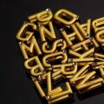 Чокер з написом FUCK ME від UPKO з італійської шкіри, чорний із золотою фурнітурою