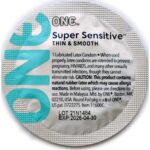 Набір ультратонких презервативів One Super Sensitive із дизайном у вигляді пера (5 шт.)
