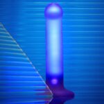 Дилдо, що світиться Strap-On-Me Glow-LED Dildo Purple - M